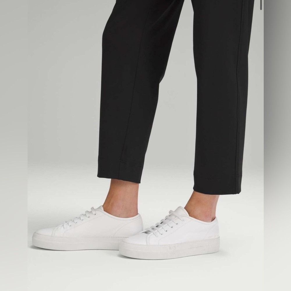 Lululemon Stretch Mid-rise  Tapered Pant Inseam 23 Black (Size 4) - Picture 2 of 7